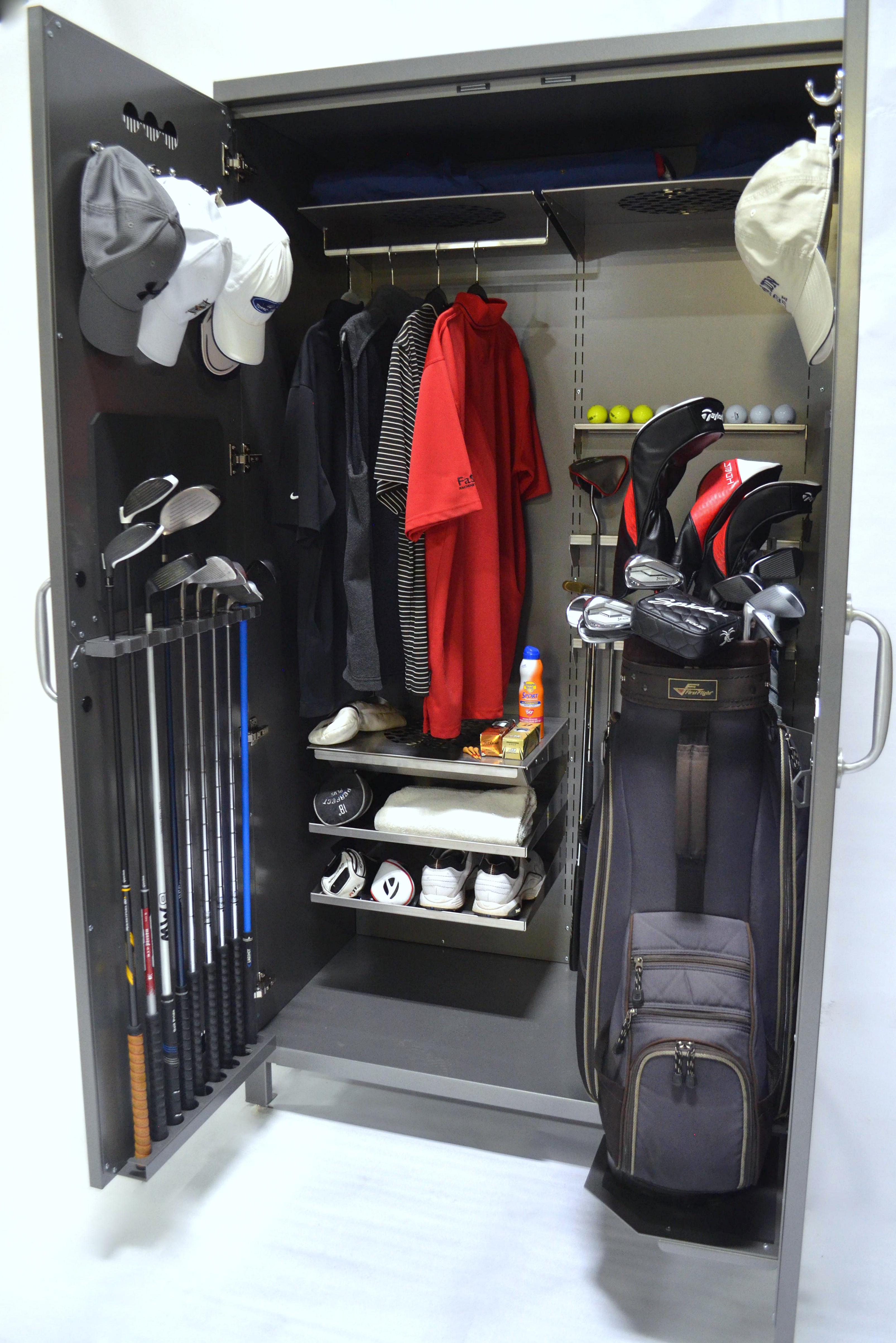 EŌSS Golf Cabinet