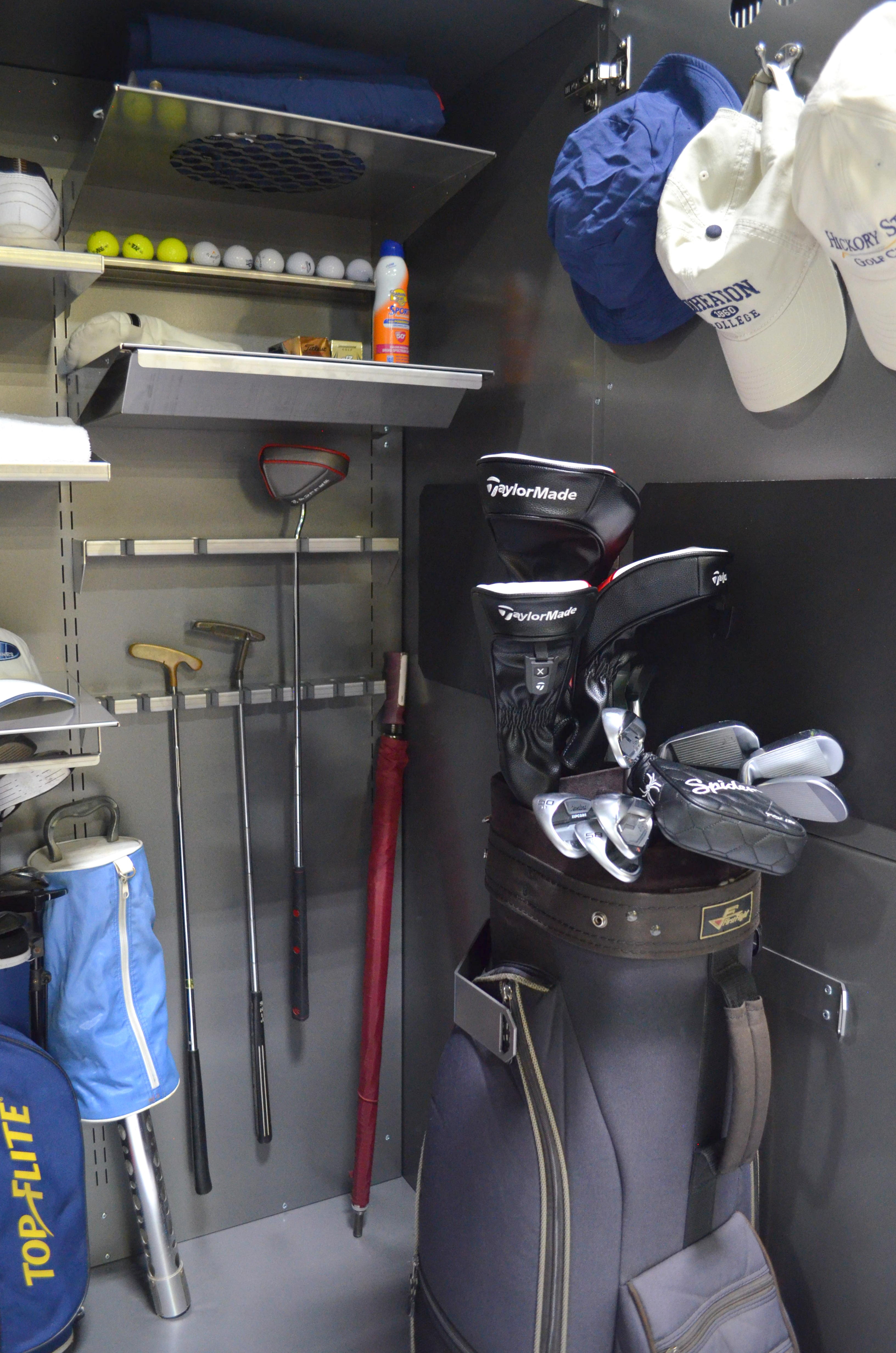 EŌSS Golf Cabinet